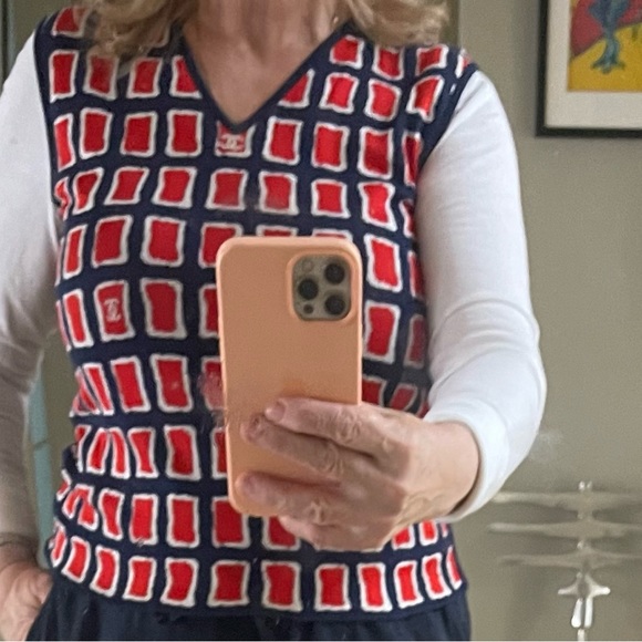 CHANEL RARE TOP - Picture 3 of 12